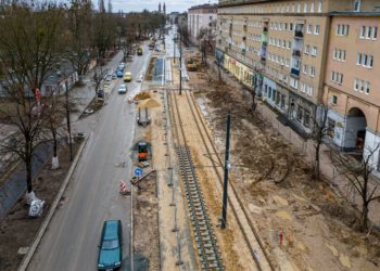 Modernizacja Wojska Polskiego. Wykonawca kończy rozwieszanie sieci trakcyjnej 6 Modernizacja wojska Polskiego