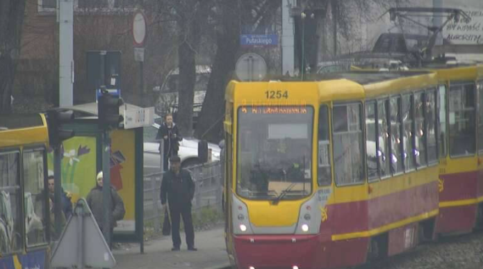 Zatrzymanie ruchu tramwajów na Limanowskiego przy Włókniarzy 1 Zatrzymanie ruchu tramwajów na Limanowskiego przy Włókniarzy