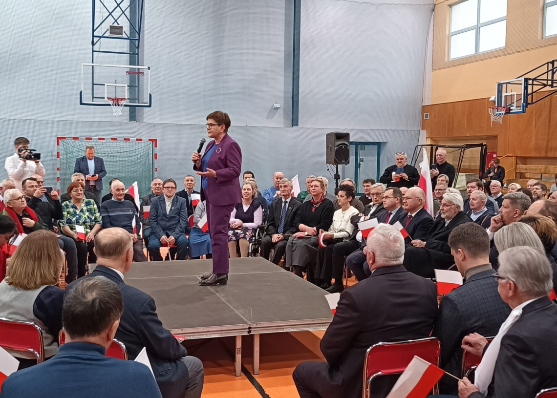 Beata Szydło spotkała się dziś z sympatykami PiS w Sieradzu
