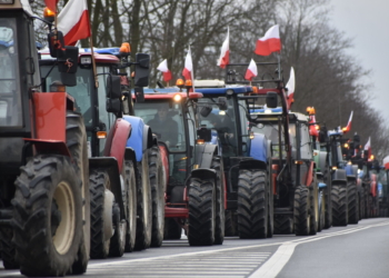 Protesty rolników w Łódzkiem. Utrudnienia w ruchu [ZDJĘCIA, WIDEO, OBJAZDY]