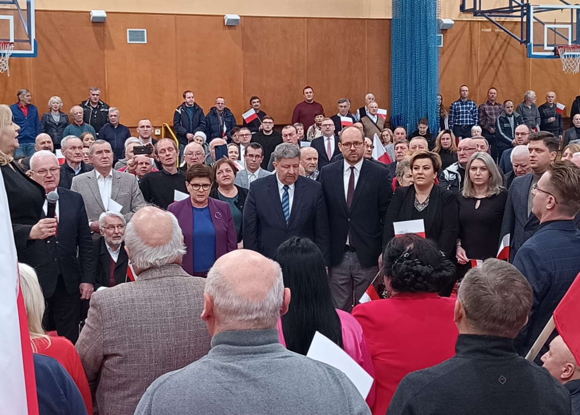 Beata Szydło spotkała się dziś z sympatykami PiS w Sieradzu