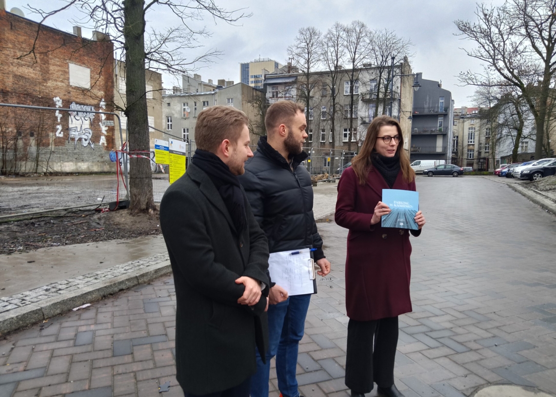 Parkingi kubaturowe w Łodzi. Trzecia Droga chce je budować na osiedlach 1 Trzecia Droga o parkingach