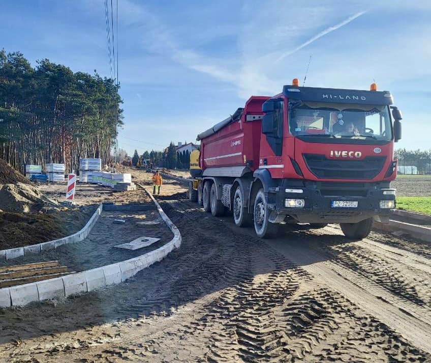 Ozorków: Prace przy modernizacji dróg gruntowych trwają