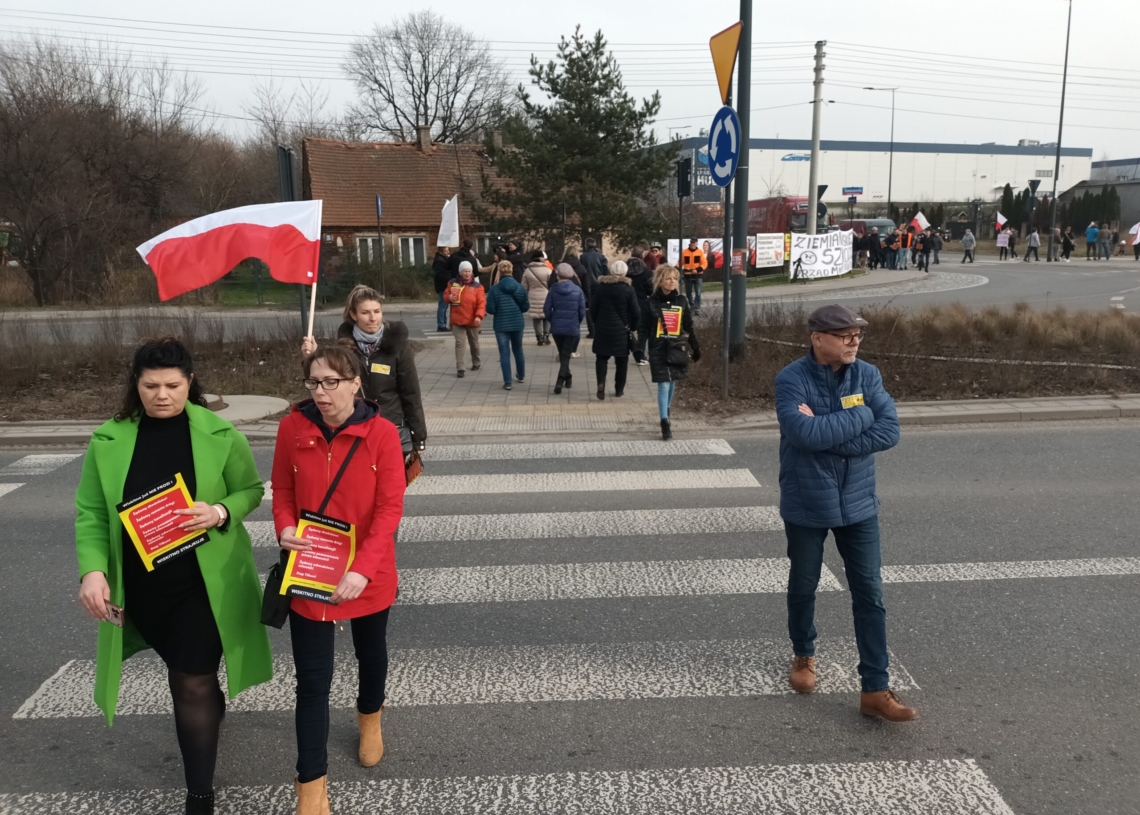 Protest mieszkańców łódzkiego Wiskitna na Rondzie Strażaków Polskich [ZDJĘCIA]