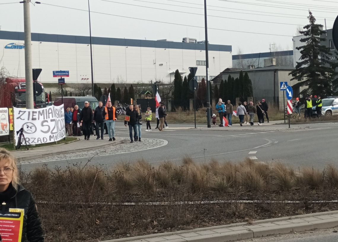 Protest mieszkańców łódzkiego Wiskitna na Rondzie Strażaków Polskich [ZDJĘCIA]