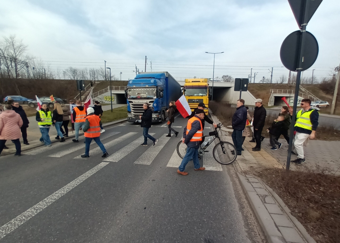 Protest mieszkańców łódzkiego Wiskitna na Rondzie Strażaków Polskich [ZDJĘCIA]