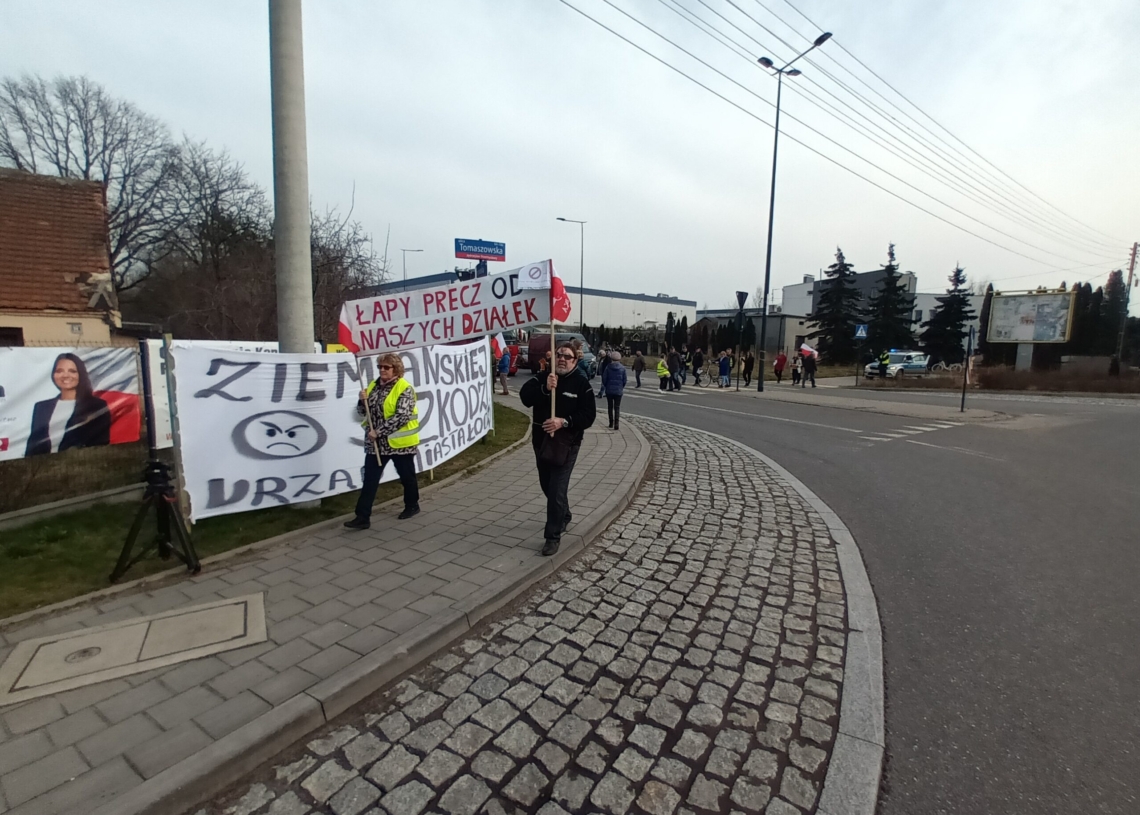 Protest mieszkańców łódzkiego Wiskitna na Rondzie Strażaków Polskich [ZDJĘCIA]