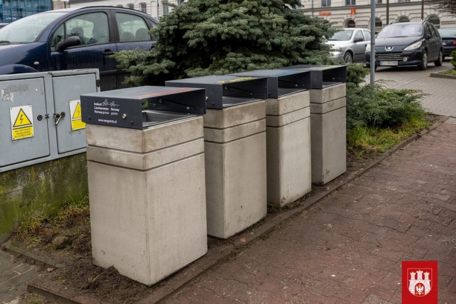 Nowe pojemniki do segregacji odpadów na ulicach Zgierza