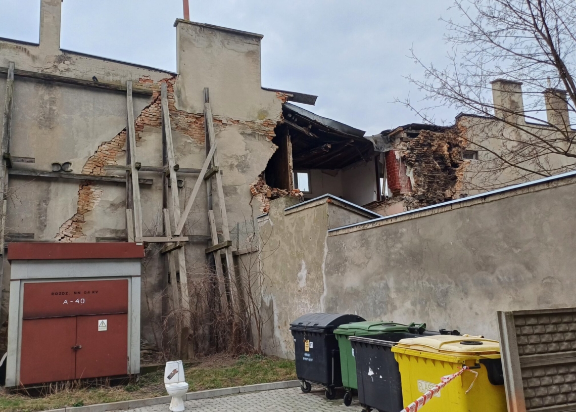 Zawalił się pustostan w Piotrkowie Trybunalskim