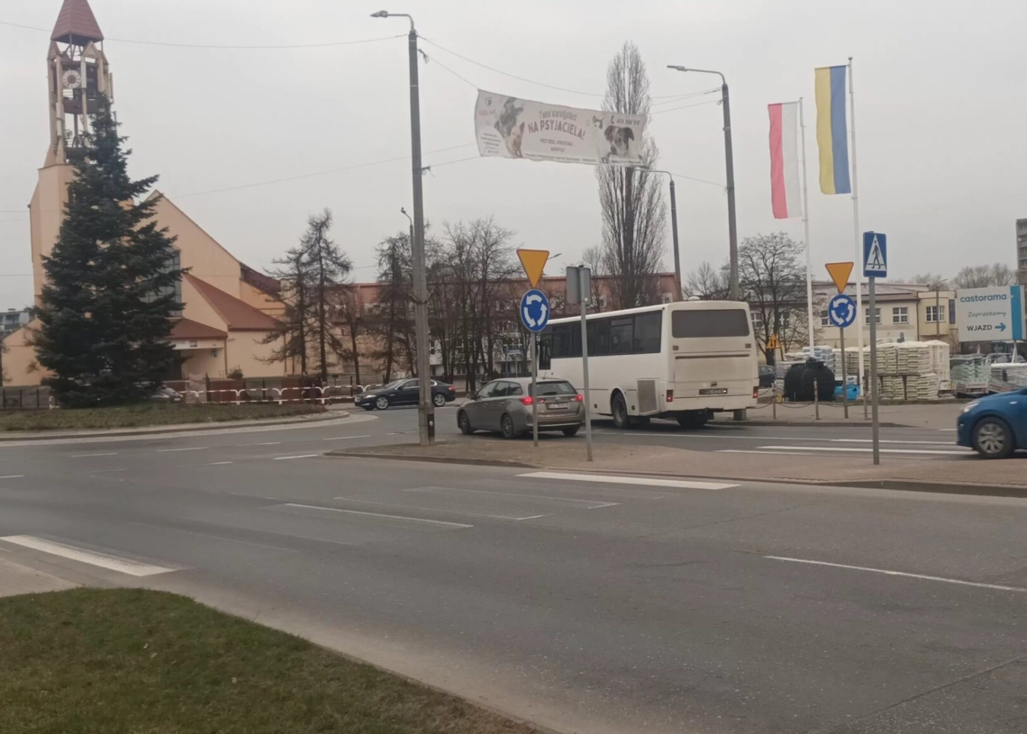 Potrącenie pieszej w Skierniewicach. Kobieta została zabrana do szpitala 1 Potrącenie pieszej w Skierniewicach. Kobieta została zabrana do szpitala