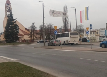 Potrącenie pieszej w Skierniewicach. Kobieta została zabrana do szpitala