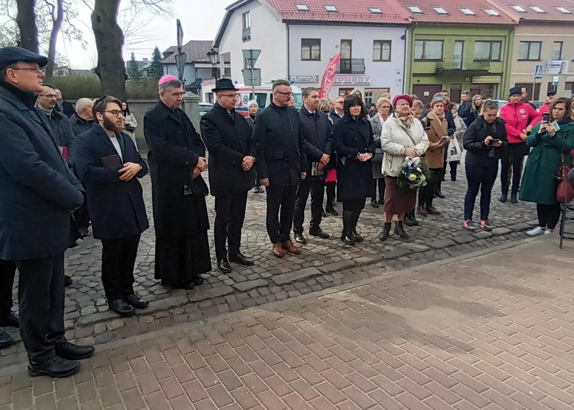 W Łowiczu odsłonięto Macewę Pamięci, upamiętniającą Żydów zamordowanych przez niemieckich okupantów