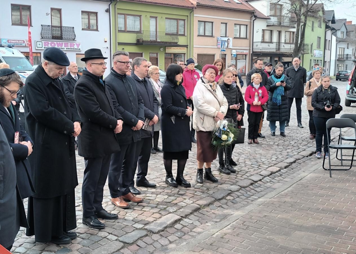 W Łowiczu odsłonięto Macewę Pamięci, upamiętniającą Żydów zamordowanych przez niemieckich okupantów