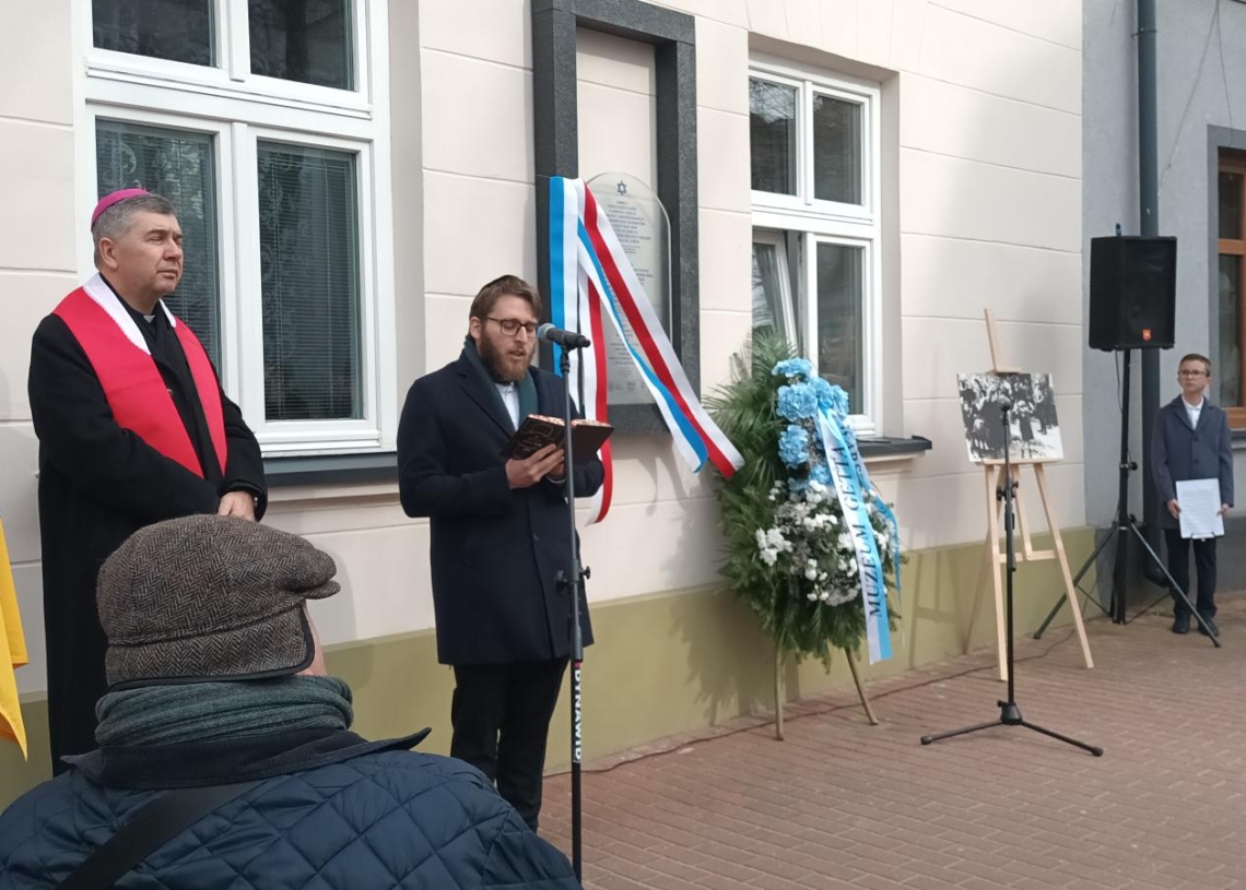 W Łowiczu odsłonięto Macewę Pamięci, upamiętniającą Żydów zamordowanych przez niemieckich okupantów