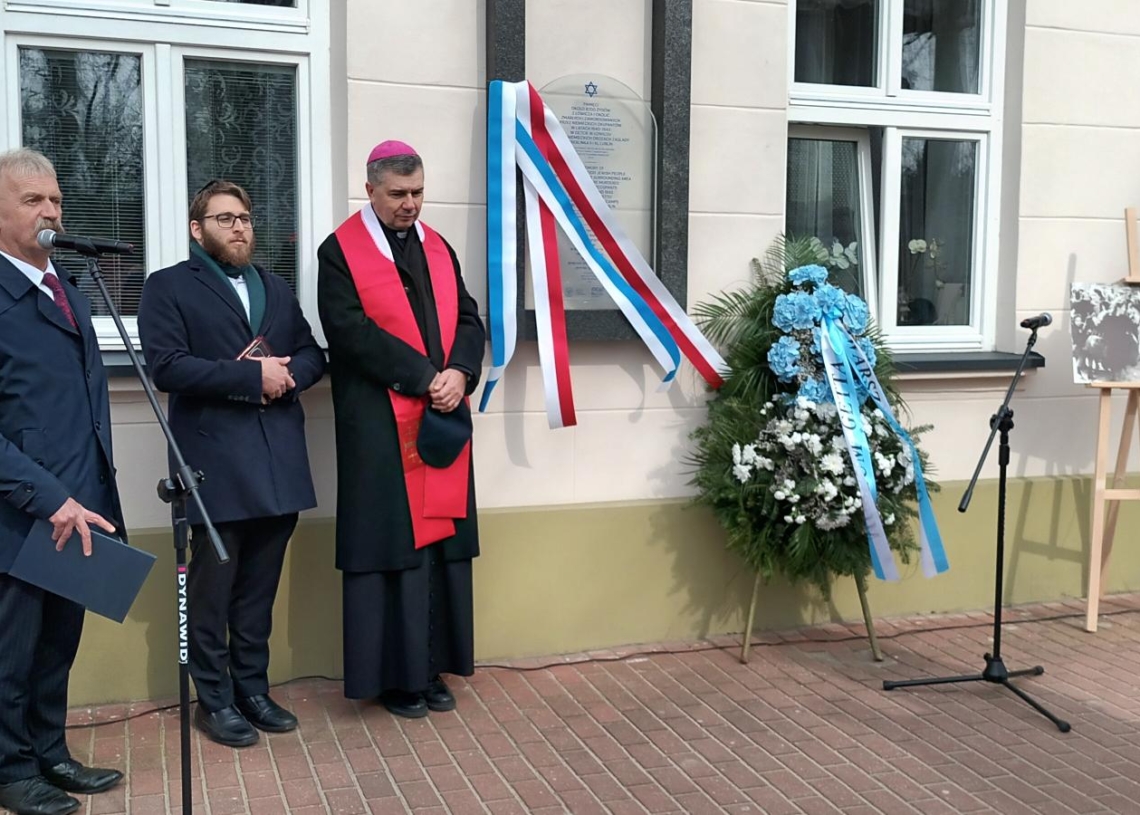 W Łowiczu odsłonięto Macewę Pamięci, upamiętniającą Żydów zamordowanych przez niemieckich okupantów