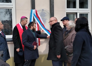 W Łowiczu odsłonięto Macewę Pamięci