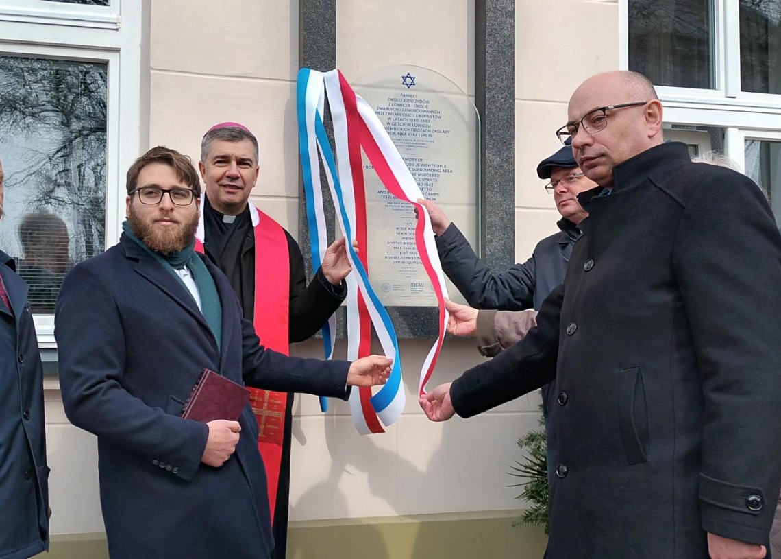 W Łowiczu odsłonięto Macewę Pamięci, upamiętniającą Żydów zamordowanych przez niemieckich okupantów