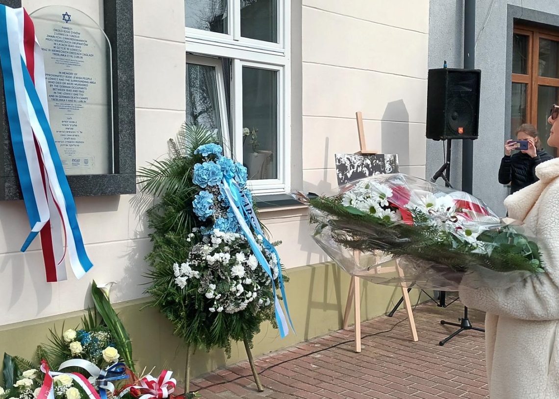 W Łowiczu odsłonięto Macewę Pamięci, upamiętniającą Żydów zamordowanych przez niemieckich okupantów