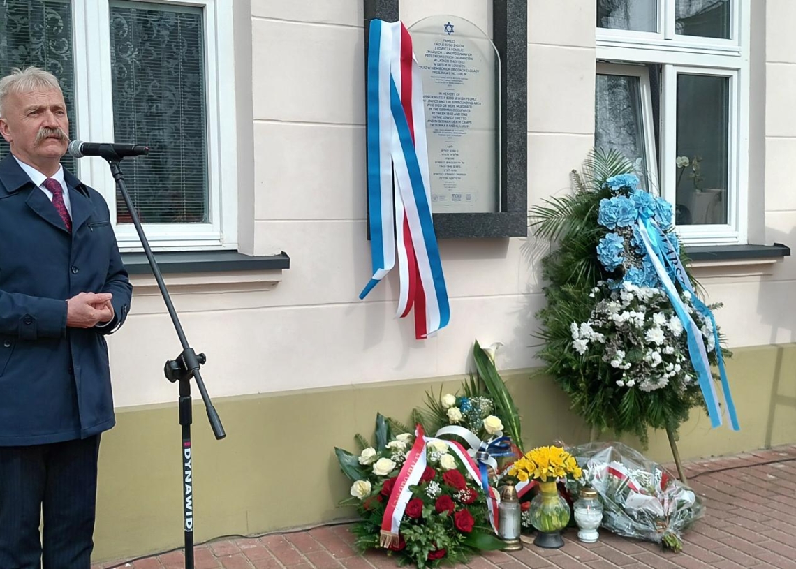 W Łowiczu odsłonięto Macewę Pamięci, upamiętniającą Żydów zamordowanych przez niemieckich okupantów