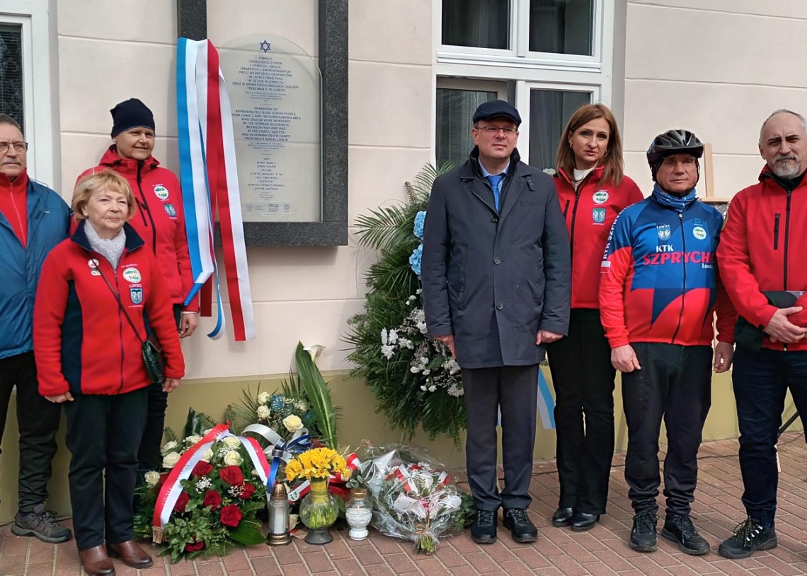 W Łowiczu odsłonięto Macewę Pamięci, upamiętniającą Żydów zamordowanych przez niemieckich okupantów
