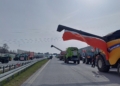 Rolnicy kontynuowali protest na autostradzie A1 w rejonie Piotrkowa Trybunalskiego