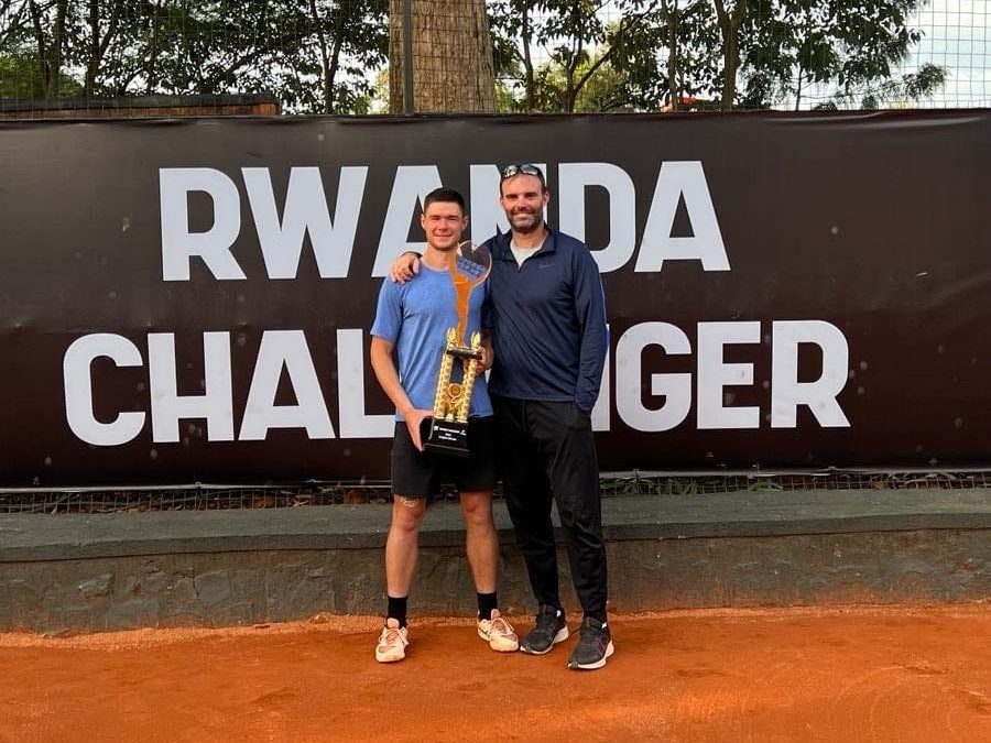 Kamil Majchrzak z pierwszym triumfem w turnieju ATP po powrocie 1 Kamil Majchrzak z pierwszym triumfem w turnieju ATP po powrocie do tenisa