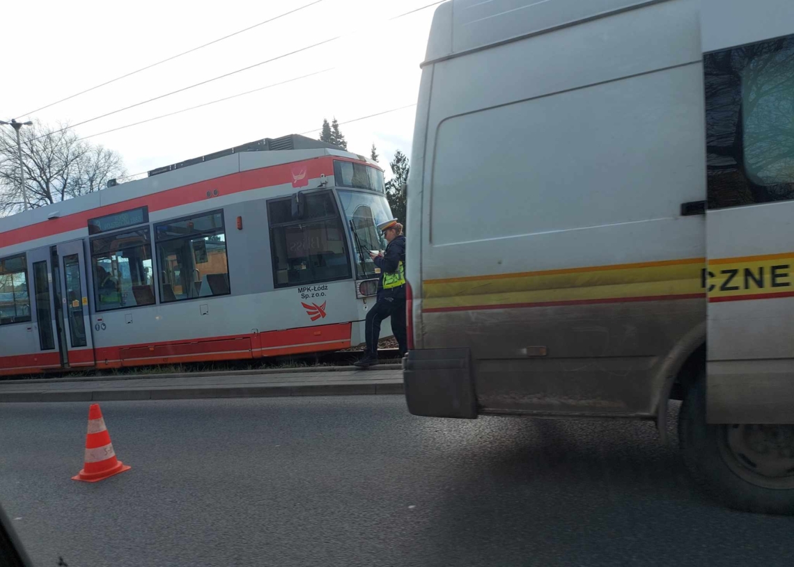 Wykolejenie tramwaju na Rzgowskiej przy Chóralnej. 4 linie tramwajowe kursowały objazdem