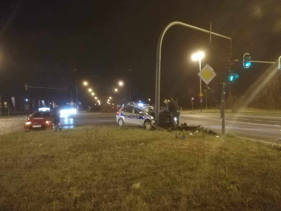 Wypadek na Rokicińskiej z udziałem radiowozu