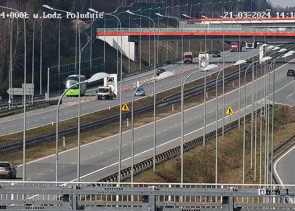 Rolnicy kontynuowali protest na autostradzie A1 w rejonie Piotrkowa Trybunalskiego