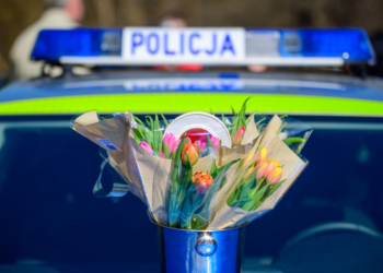 Dzień Kobiet z łódzką policją. Kwiaty za bezpieczną jazdę