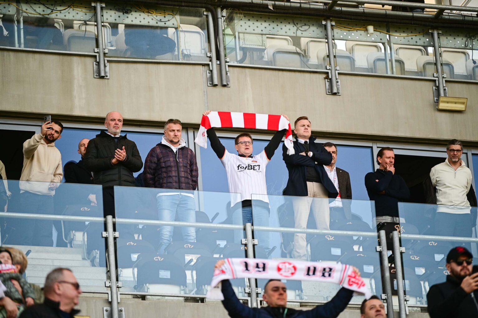 Doping kibicow LKS na meczu z Puszcza Niepolomice 97