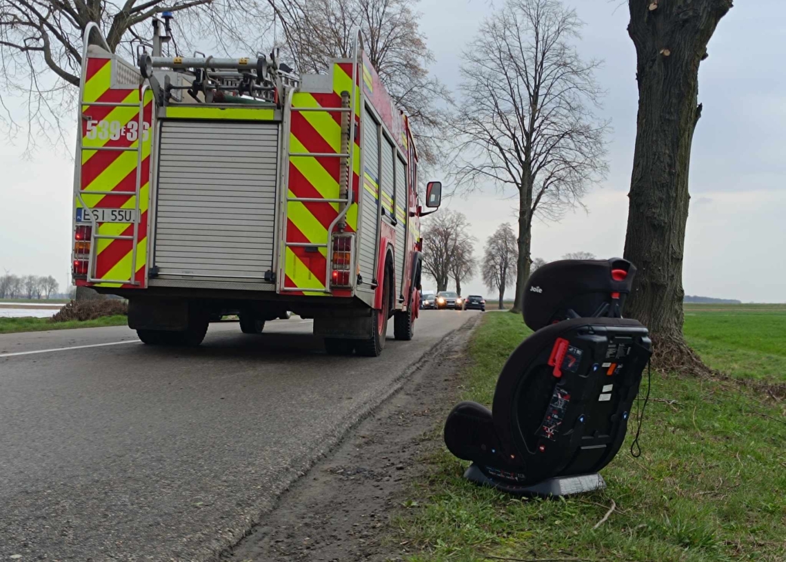 Wypadek DK83 w Kościerzynie. KPP i KP PSP Sieradz