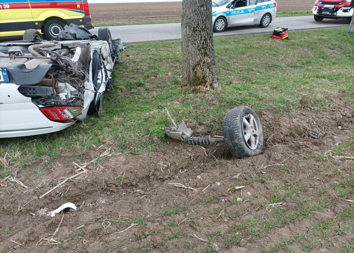 Wypadek DK83 w Kościerzynie. KPP i KP PSP Sieradz
