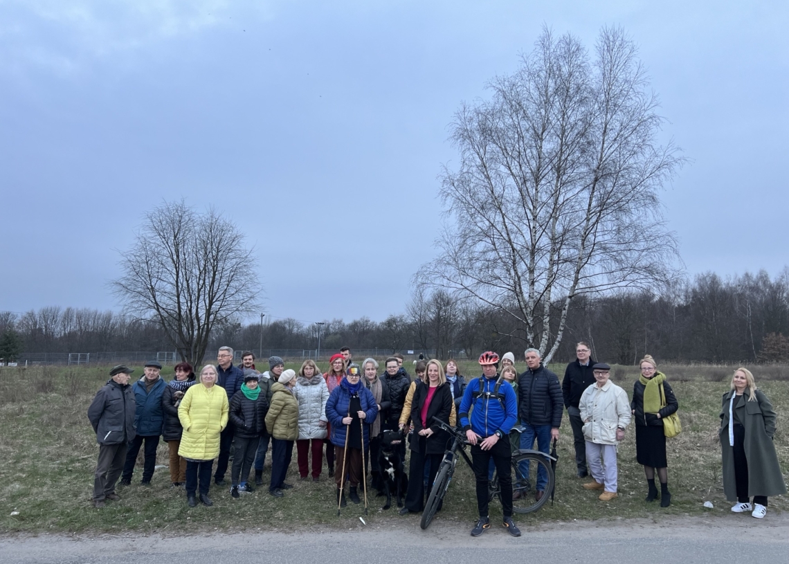 Protest mieszkańców Stoków przeciwko planowanej wycince drzew