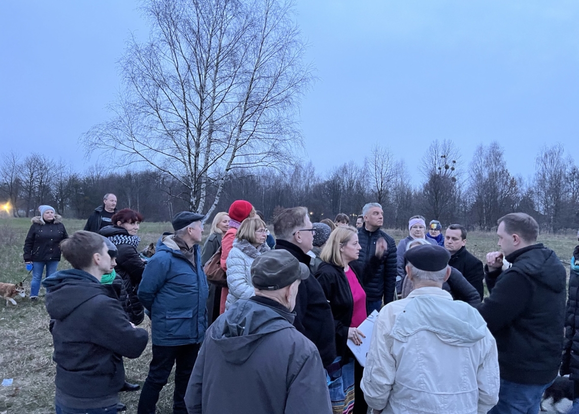 Protest mieszkańców Stoków przeciwko planowanej wycince drzew