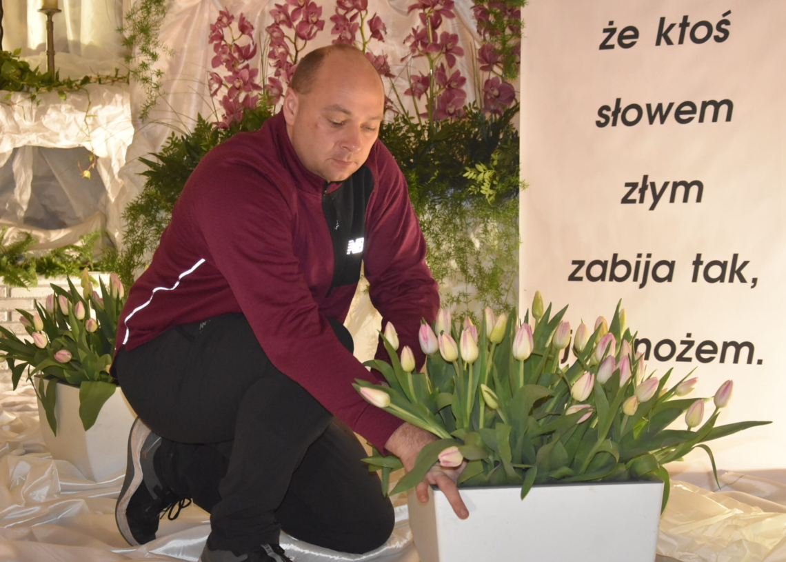 Grób Pański w Charłupi Małej nawiązuje w tym roku do hejtu