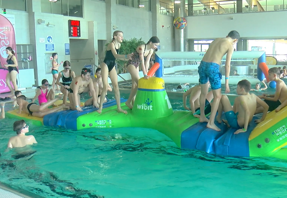 Pool Party w Zduńskiej Woli, czyli mistrzowie pływania w zduńskowolskim Aquaparku