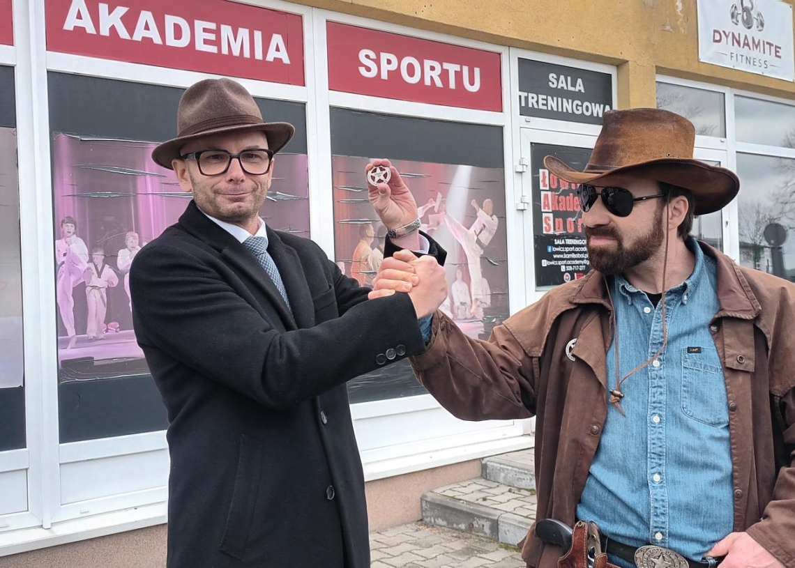 Chuck Norris w Łowiczu. Wsparł kandydaturę Kamila Sobola na radnego 1 Chuck Norris w Łowiczu