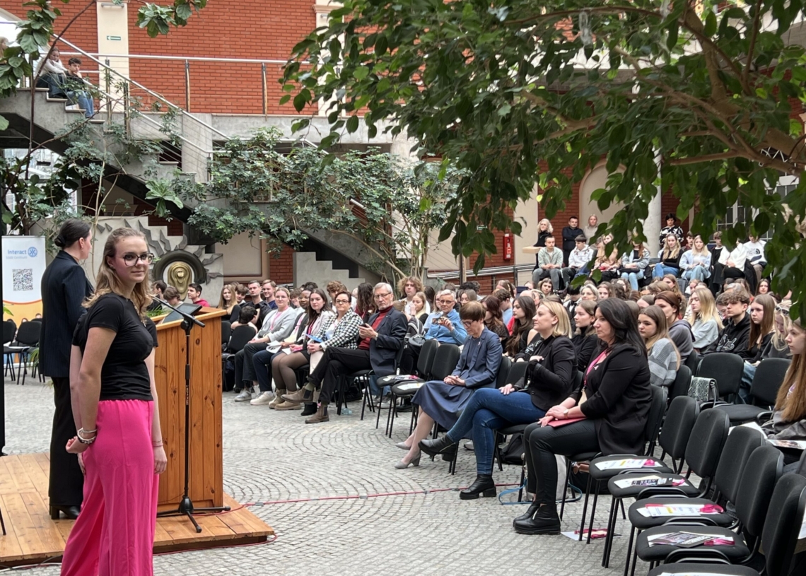 Uczennice XIII Liceum Ogólnokształcącego w Łodzi postanowiły zwiększyć świadomość swoich rówieśników na temat nowotworów piersi