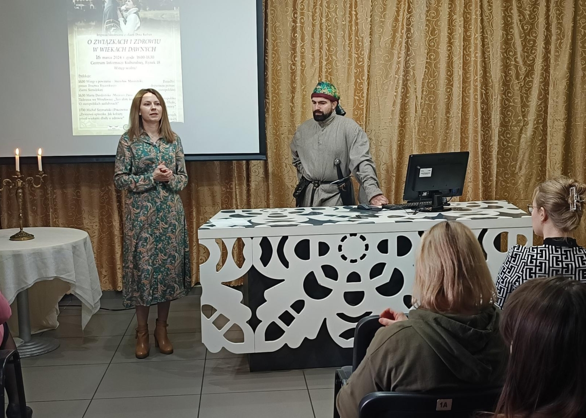Sieradz: Dzień Kobiet w klimacie historycznym