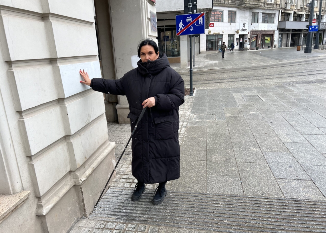 Ścieżka dla niewidomych na placu Wolności w Łodzi