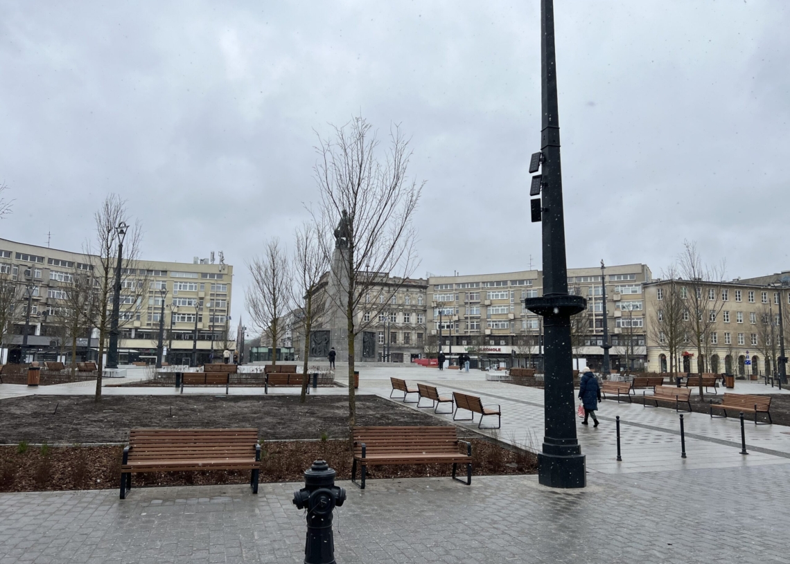 Ścieżka dla niewidomych na placu Wolności w Łodzi