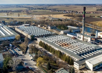 Ewakuacja pracowników zakładu EMIT w Żychlinie