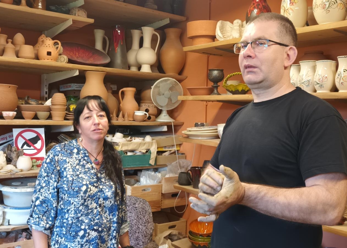 Zastawa z Bolimowa w serialu „1670”. Zagrała też w filmie „Kos”