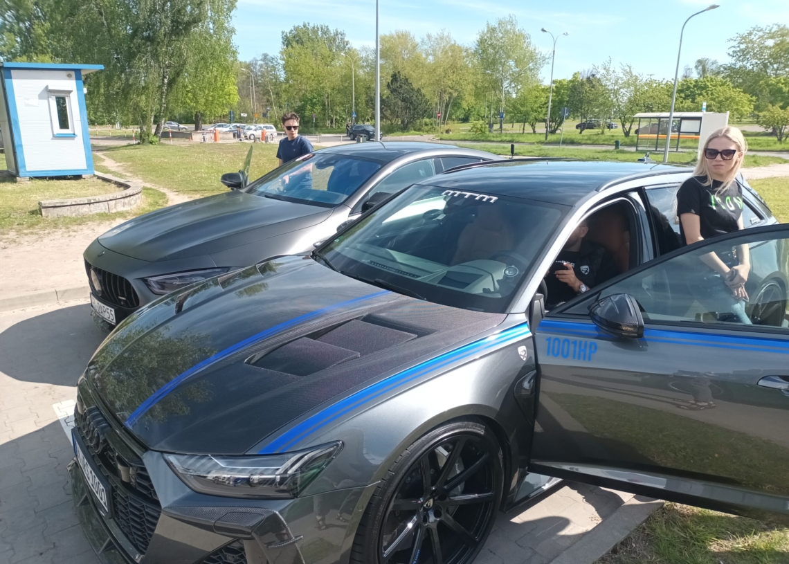 Rajd Fun and Drive wystartował w łódzkiej Manufakturze