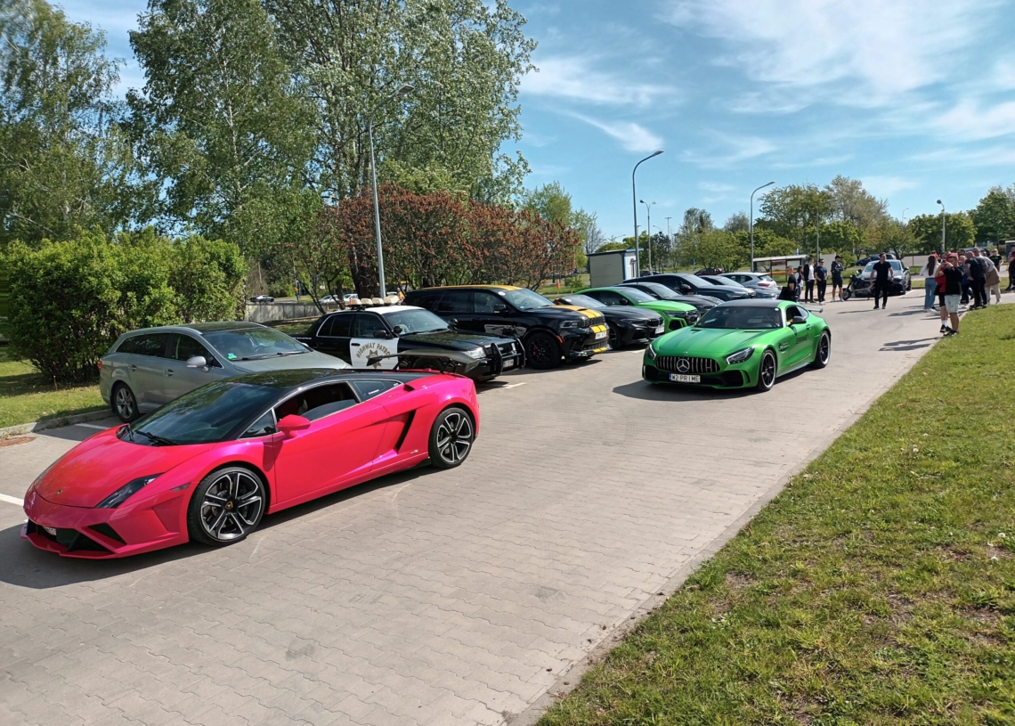 Rajd Fun and Drive wystartował w łódzkiej Manufakturze