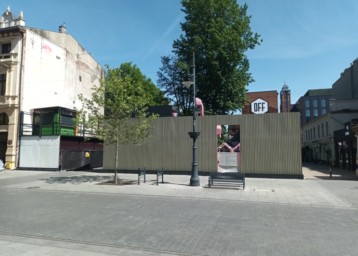 Blaszak na OFF Piotrkowska to samowolka. Konserwator zabytków zapowiada rozbiórkę