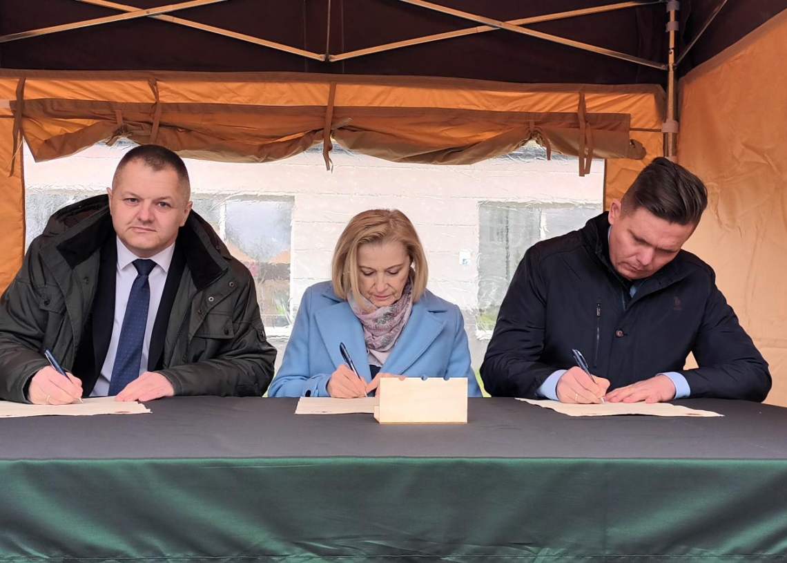 Rawa Mazowiecka: Wmurowano akt erekcyjny pod budowany nowy pawilon szpitalny