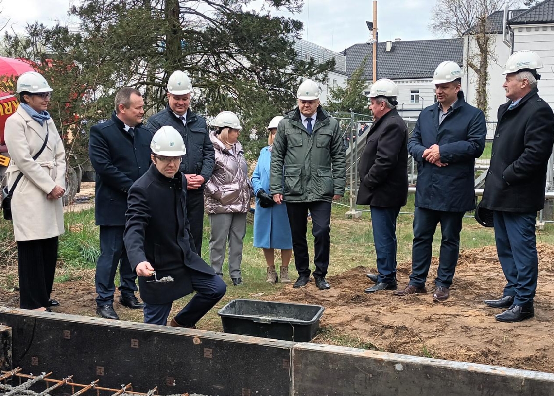 Rawa Mazowiecka: Wmurowano akt erekcyjny pod budowany nowy pawilon szpitalny