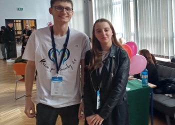 „Razem po uśmiech" - uczniowski projekt motywujący do dbania zarówno o zdrowie fizyczne, jak i psychiczne 1 Uczniowie z Bełchatowa i Piotrkowa realizują projekt „Razem po uśmiech"